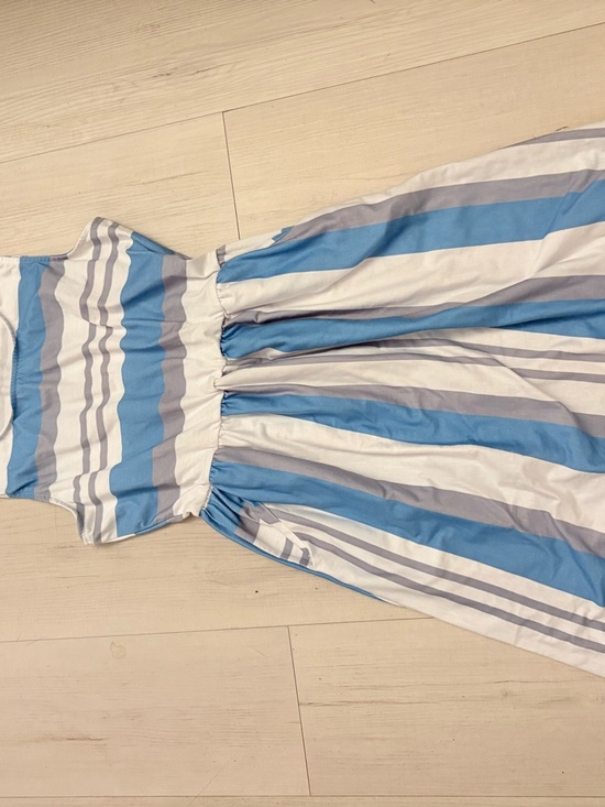 Source Unknown Dresses & Skirts - Blue, White & Gray Striped Sleeveless above knee scoop neck dress with pockets